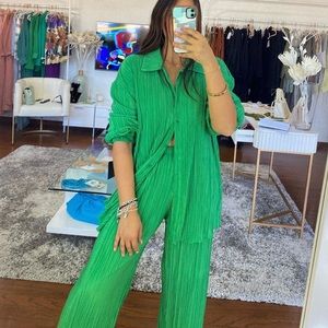 Kelly Green Pleated Silky Lounge Top and Bottom Casual Set Medium